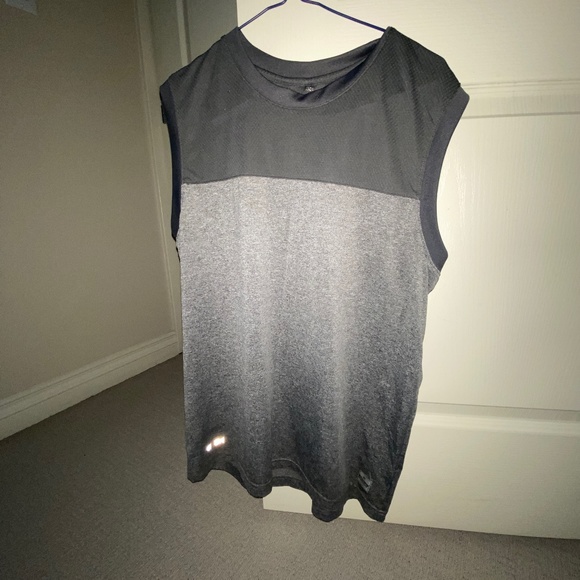 Dri fit sleeveless athletic top - Picture 1 of 1